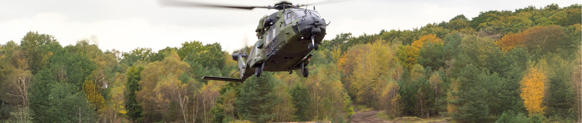 Helikopter landet  Versicherungen für Berufssoldaten  Soldaten auf Zeit und Freiwillig Wehrdienstleistende  Anwartschaft  Pflegepflicht  Dienstunfähigkeit  Soldatenunfall  Diensthaftpflicht  Dienstzeitende  Pensionierung (BS)  Familie  Ausland  Vermögensaufbau  Steuervorteile  EUMAXX  Continentale Versicherung